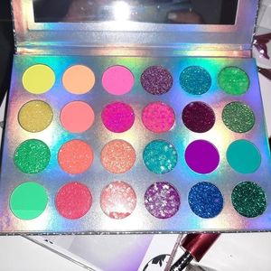 Brand new clack light eye shadow.